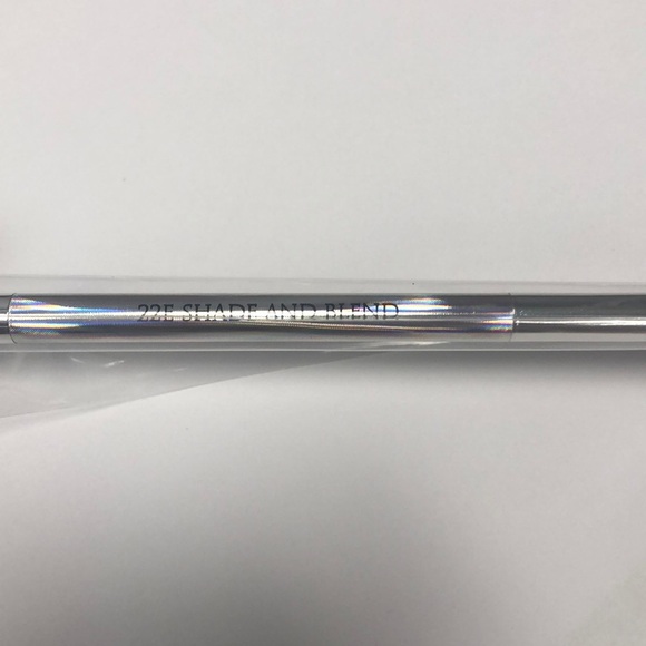 Farah 22E shade and blend makeup brush - Picture 8 of 8